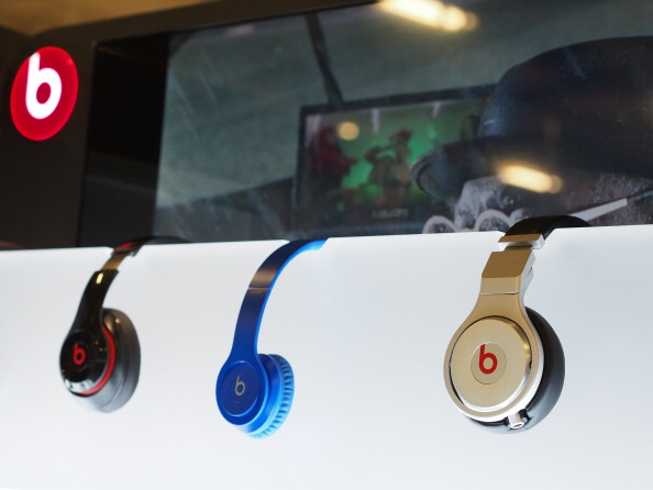 US-BUSINESS-BEATS-APPLE
