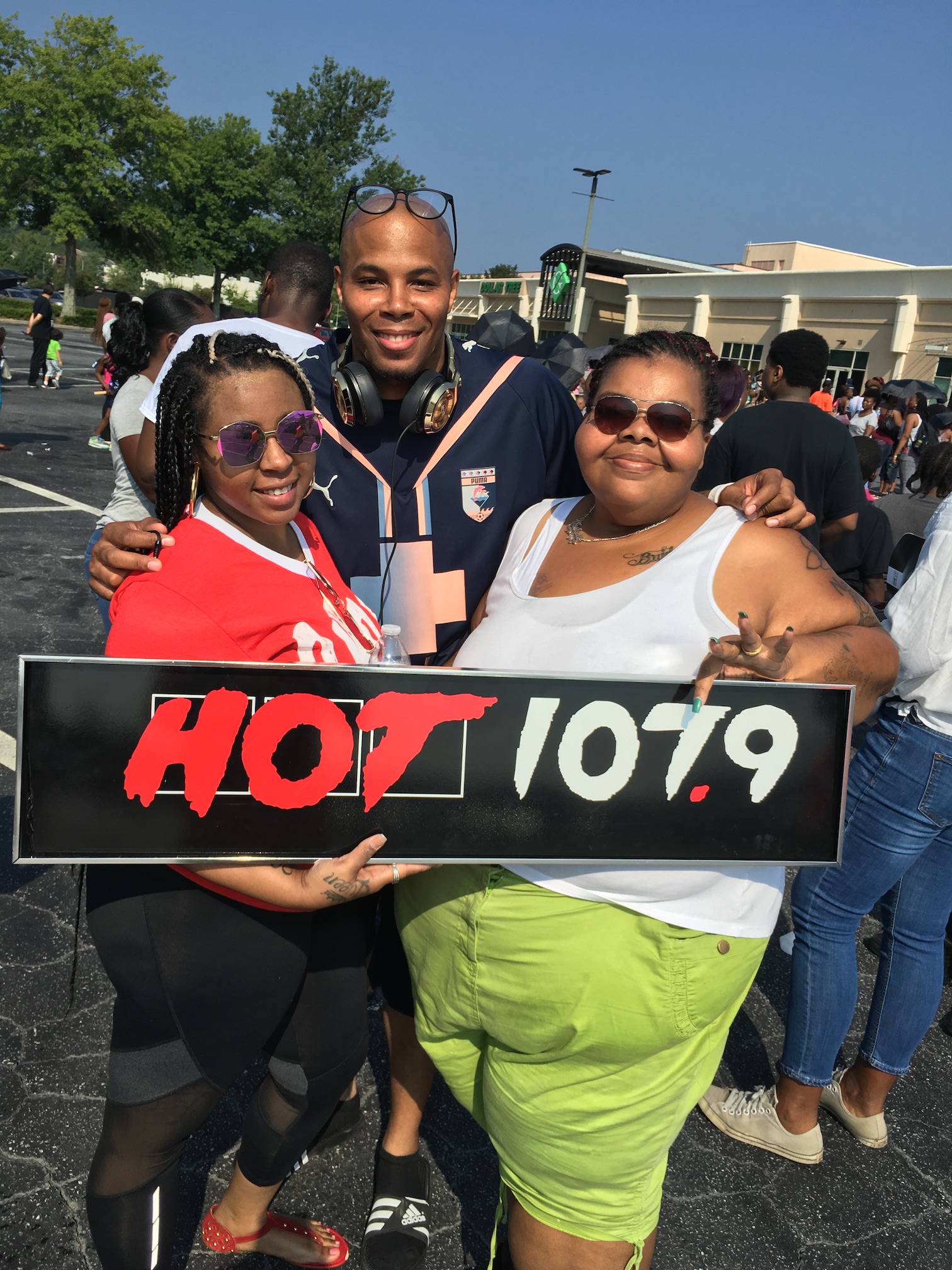 Reec and listeners at Greenbriar Back To School Drive